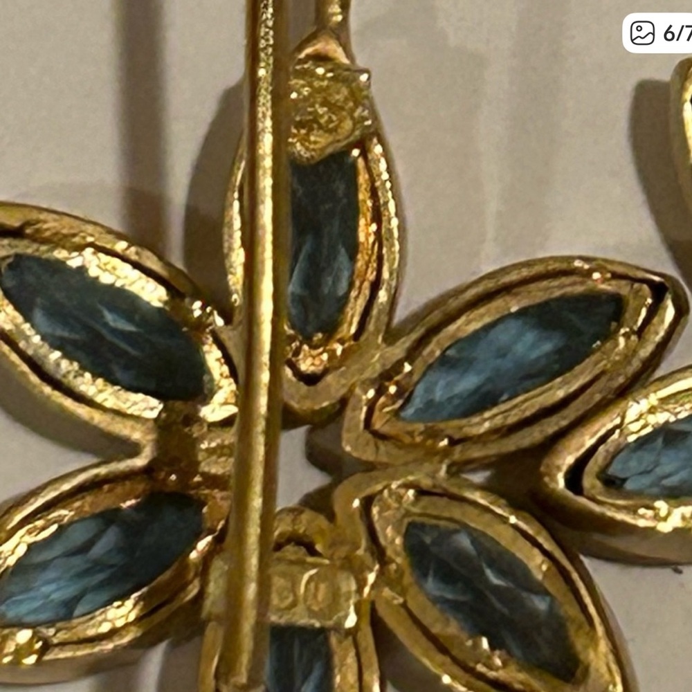 Slane 18k Sapphire Daisy Earrings Large Size - Picture 5 of 7
